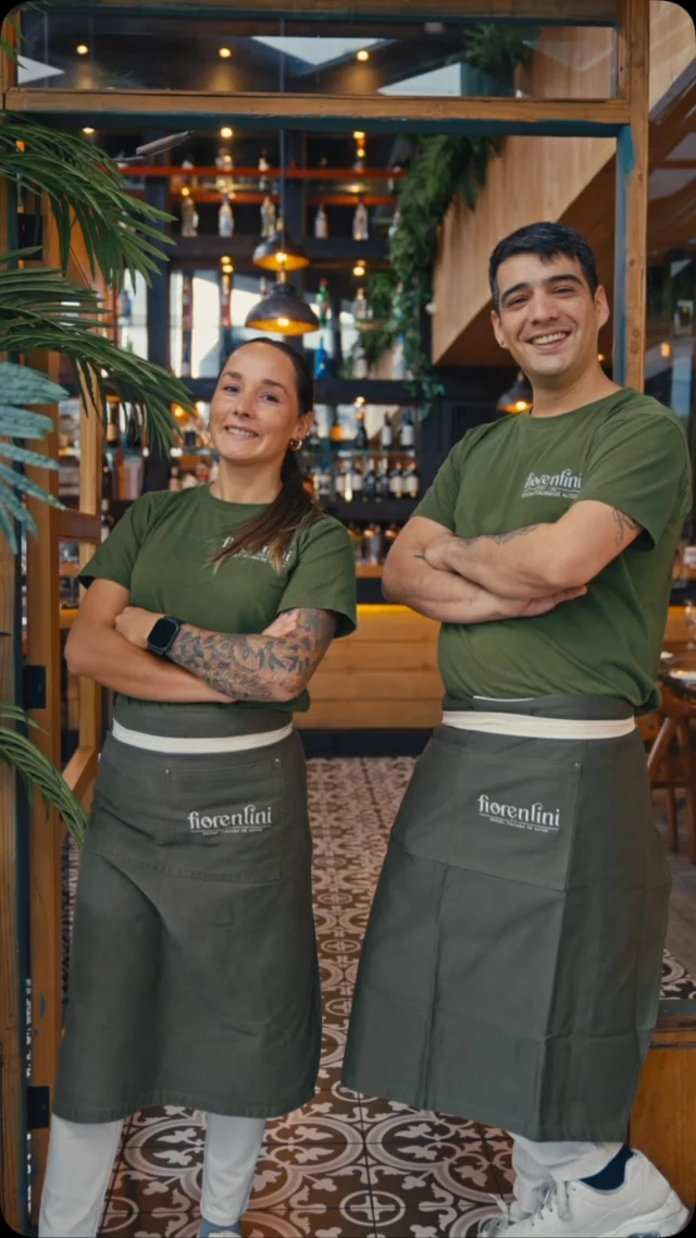 Detrás de cada plato, estamos nosotros. ❤️

Un equipo que cocina, prepara, recibe y cuida cada detalle para que cuando llegues a Fiorentini, simplemente te dediques a disfrutar.

Porque un restaurante no es solo su cocina. Es su gente, su ambiente, las risas, el movimiento y esa energía que se vive todos los días entre estas paredes.

Esta es nuestra casa. Este es nuestro equipo. Esto es Fiorentini. 🇮🇹

📍 Pucón